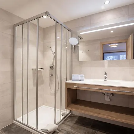 Alpenjuwel アパート ゼルデン